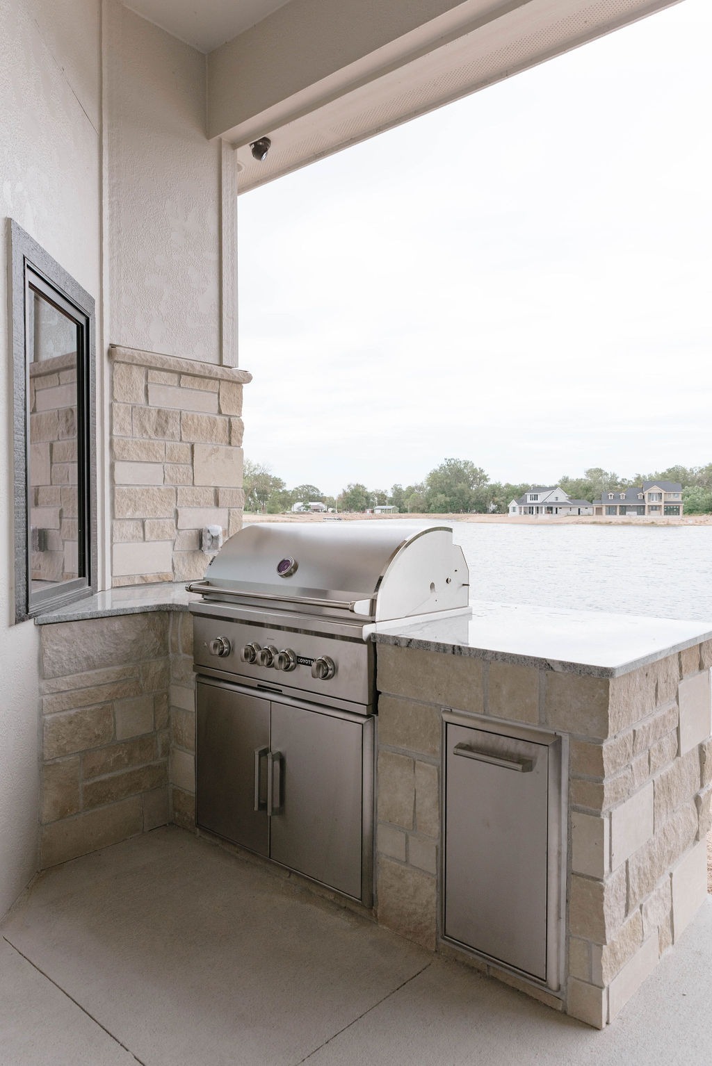 Outdoor Kitchen