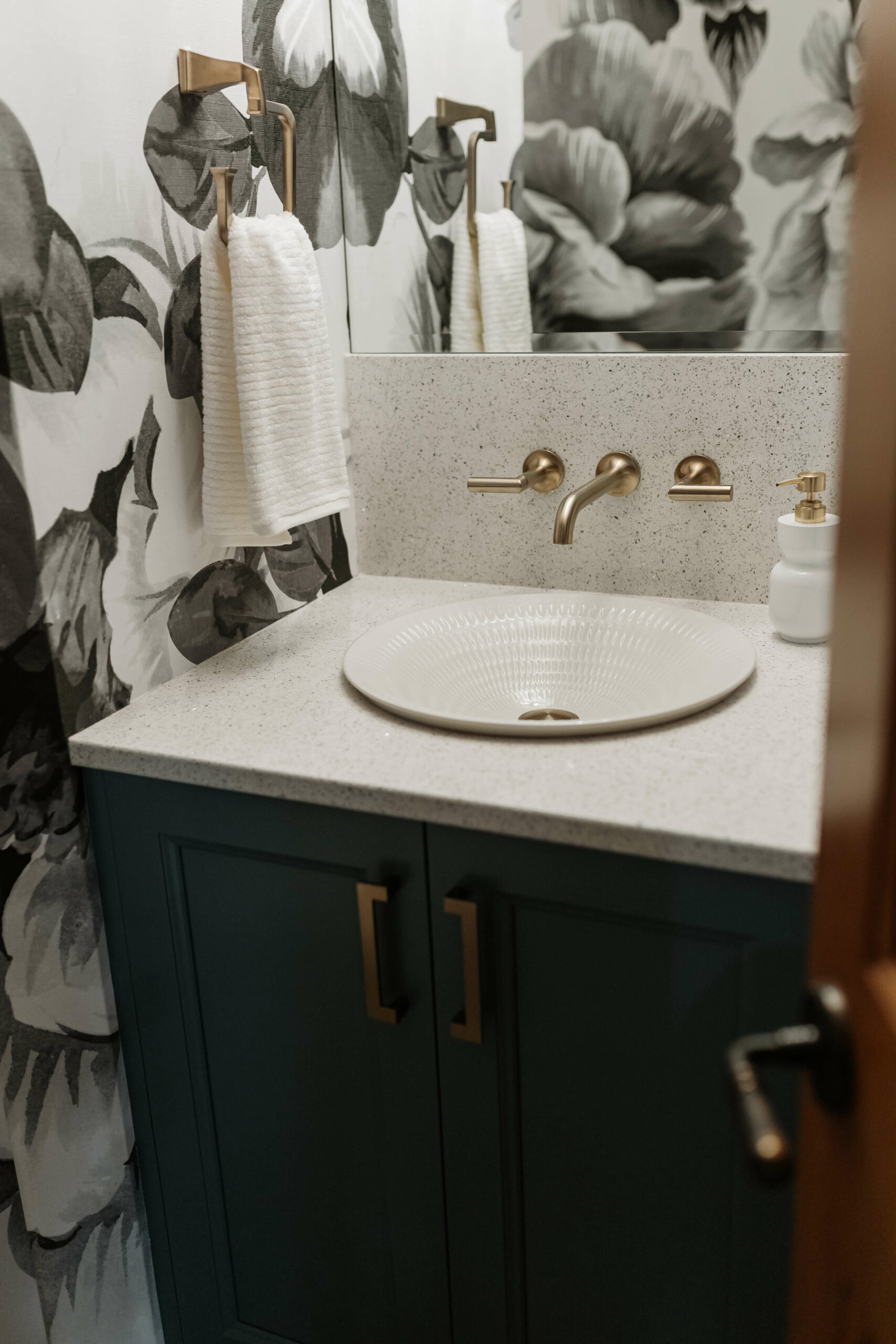 Moody Powder Bath