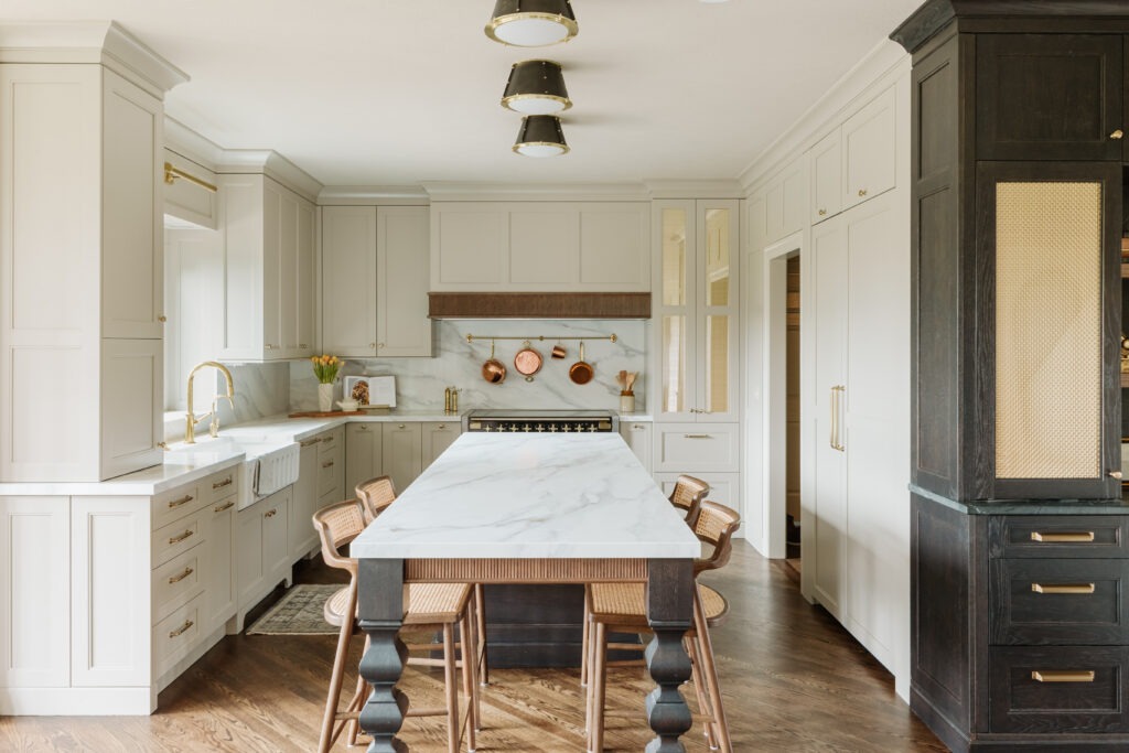 Charming Kitchen and Bar